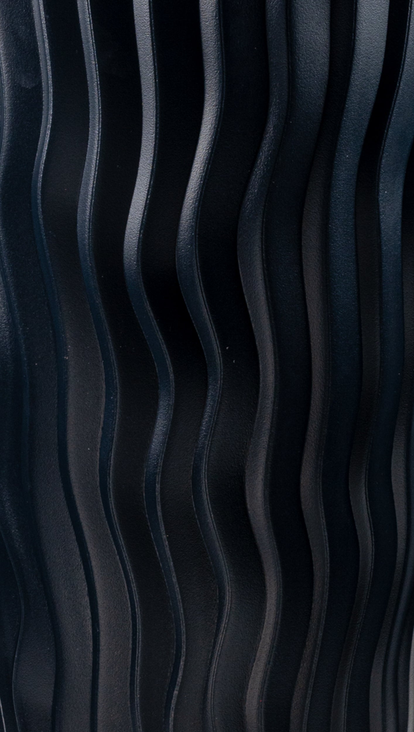 Sand City Round Planter – 29.5" Black Vertical Wavy Line Design